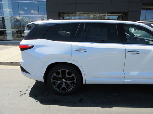 New 2026 Lexus TX 500h AWD image 11