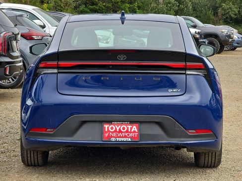 Used 2023 Toyota Prius LE FWD image 5