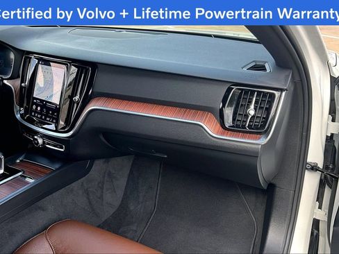 Used 2025 Volvo V60 B5 Cross Country Plus image 21