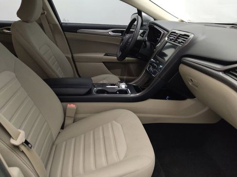 Used 2019 Ford Fusion SE FWD image 21