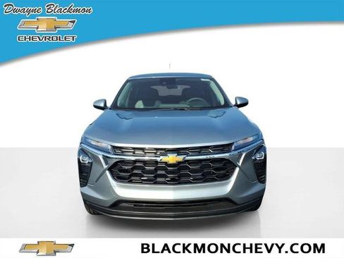 New 2026 Chevrolet Trax LS w/ LS Convenience Package FWD image 8