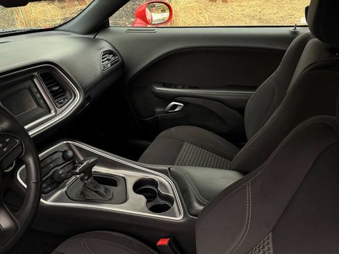 Used 2015 Dodge Challenger SXT RWD image 12
