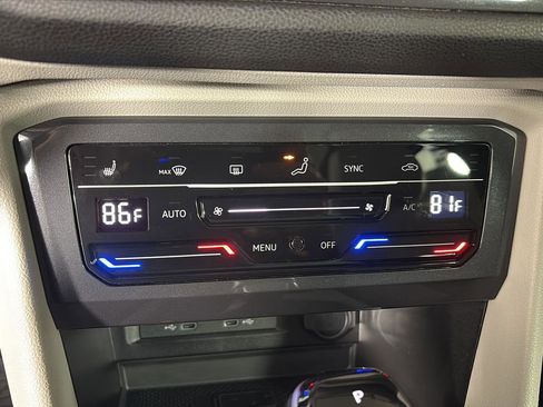 Used 2024 Volkswagen Tiguan SE R-Line image 29