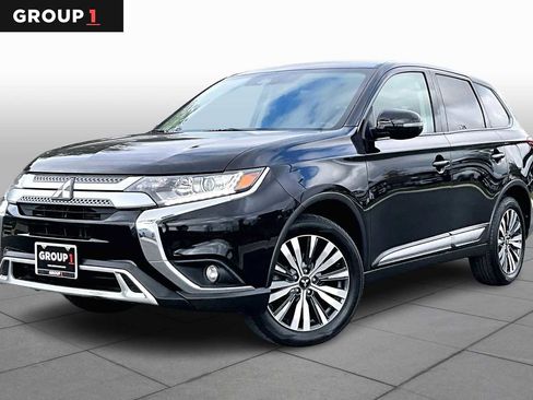 Used 2020 Mitsubishi Outlander SE image 1
