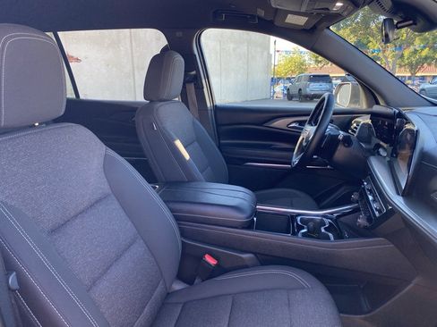 Used 2025 Chevrolet Traverse LT image 22