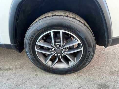 Used 2019 Jeep Grand Cherokee Limited image 11