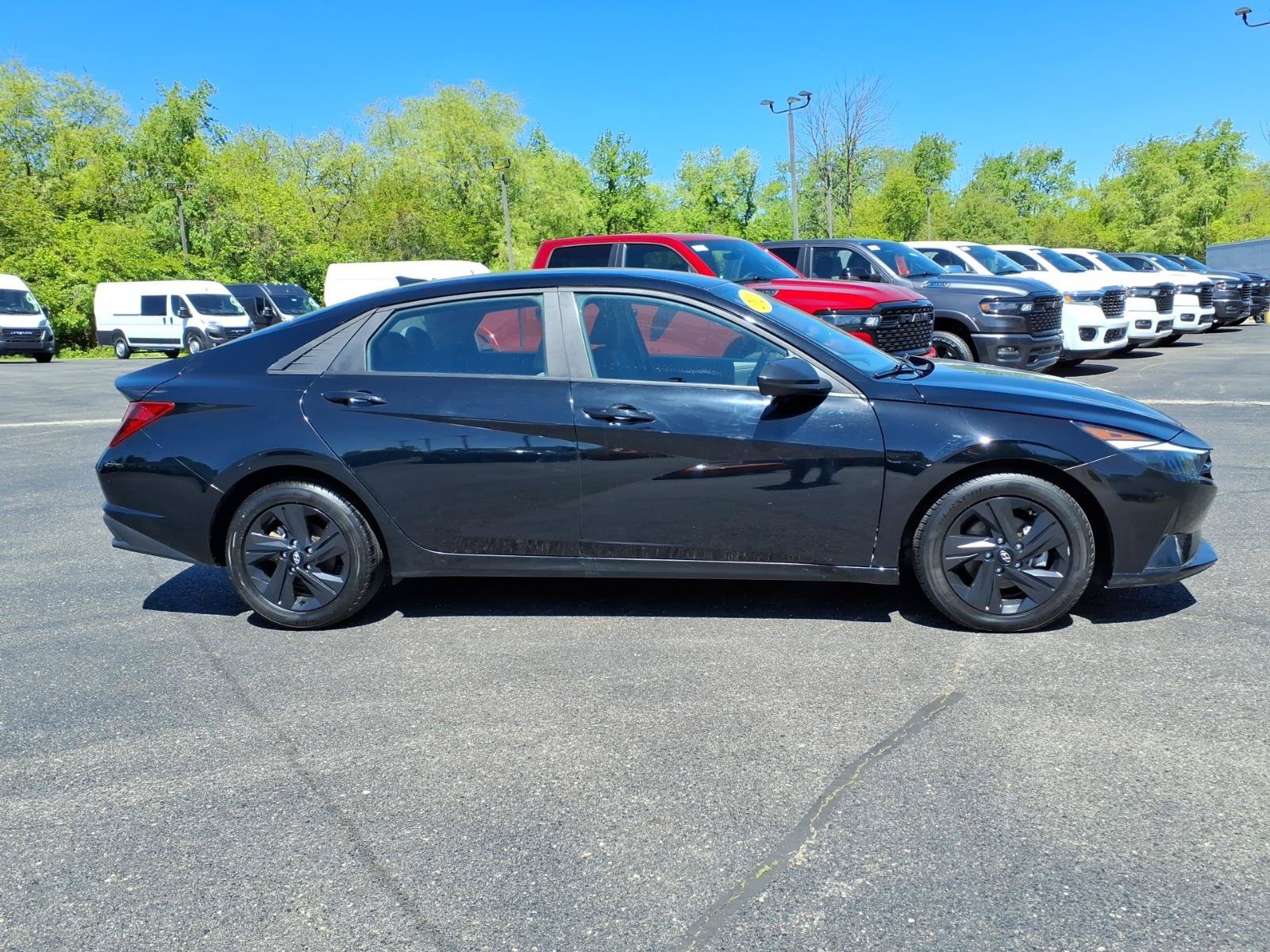 Used 2023 Hyundai Elantra SEL w/ Cargo Package FWD image 8