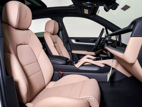 New 2026 Porsche Cayenne image 15