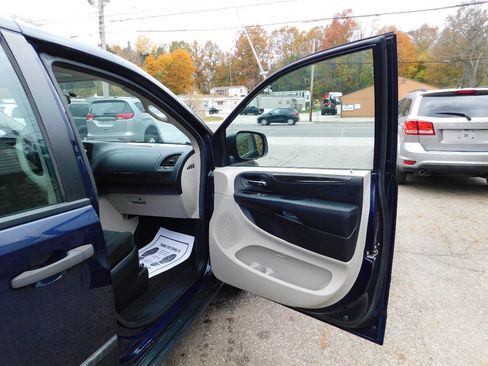 Used 2015 Dodge Grand Caravan American Value Package image 12