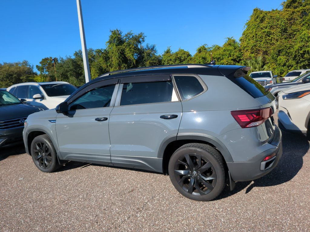Certified 2024 Volkswagen Taos SE w/ Taos Adventure Package (SXB) FWD image 5