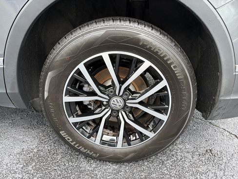 Used 2021 Volkswagen Tiguan SE FWD image 17