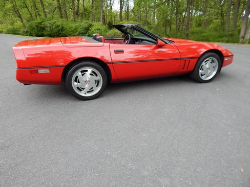 Used 1988 Chevrolet Corvette Convertible RWD image 84