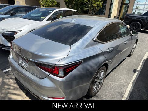 Used 2025 Lexus ES 350 w/ Accessory Package (Z1) FWD image 3