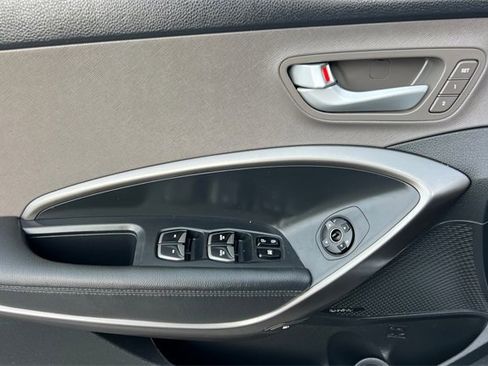 Used 2017 Hyundai Santa Fe Limited image 14