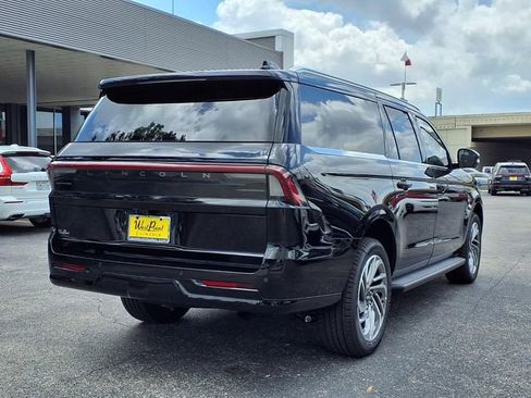 New 2026 Lincoln Navigator L Premier AWD/4WD image 2