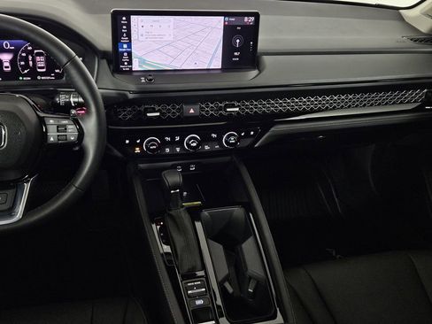 Used 2025 Honda Accord Touring image 10