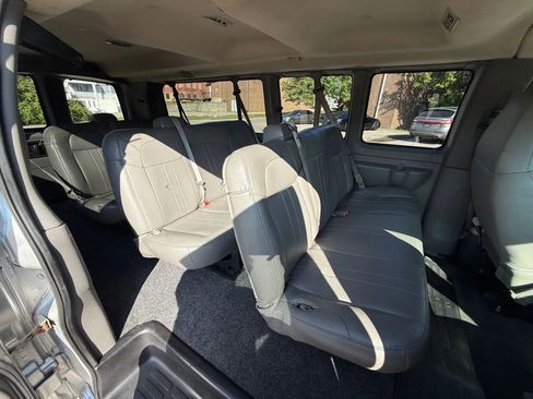 Used 2015 GMC Savana 3500 LT w/ LT Preferred Equipment Group RWD image 16
