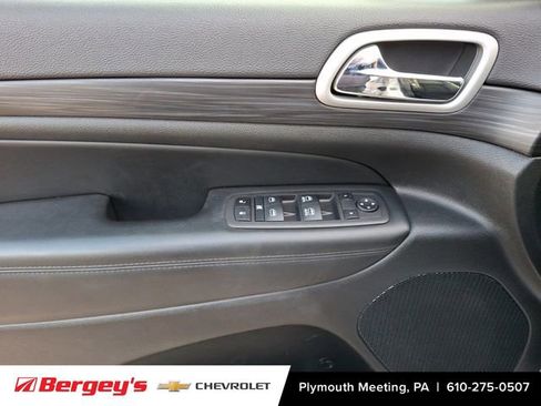 Used 2022 Jeep Grand Cherokee Laredo X AWD/4WD image 15