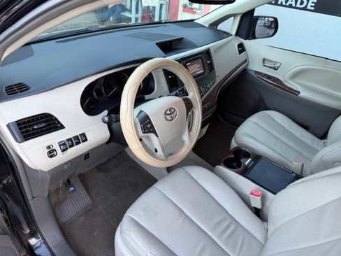 Used 2013 Toyota Sienna Limited image 10