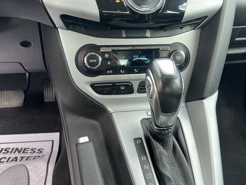 Used 2014 Ford Focus SE w/ Equipment Group 201A FWD image 19