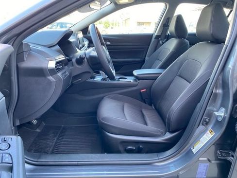 Used 2025 Nissan Altima 2.5 SV FWD image 12