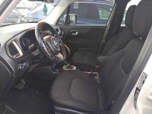 Used 2017 Jeep Renegade Latitude image 4