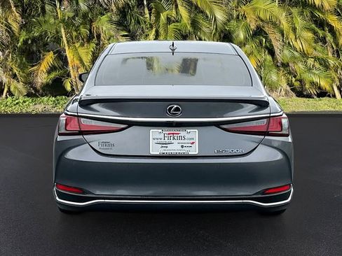 Used 2019 Lexus ES 300h w/ Premium Package image 6