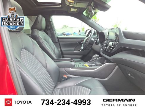 Used 2021 Toyota Highlander XSE FWD image 16