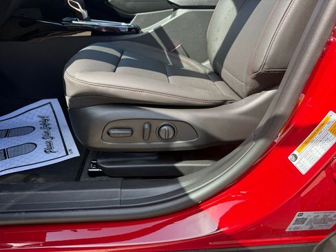 New 2026 Chevrolet Trax RS w/ Sunroof Package image 28