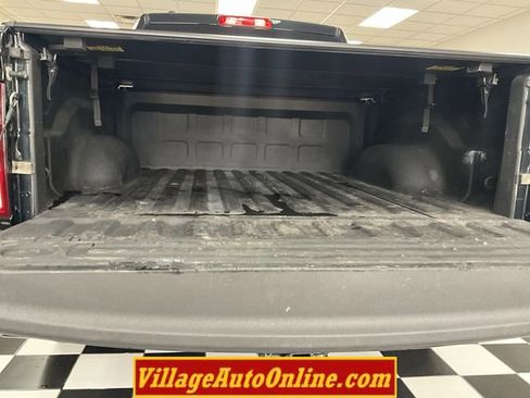 Used 2017 RAM 1500 4x4 Crew Cab image 29