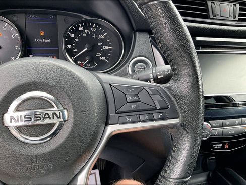 Used 2020 Nissan Rogue SV FWD image 19