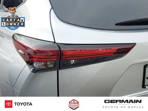 Used 2024 Toyota Highlander XLE FWD image 16