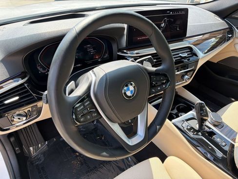Used 2023 BMW 530i w/ Premium Package RWD image 28
