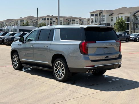 Used 2025 GMC Yukon XL Denali AWD/4WD image 5