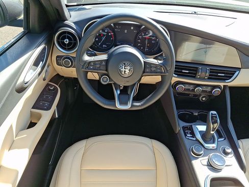Used 2023 Alfa Romeo Giulia AWD w/ Quick Order Package 22X Lusso image 11