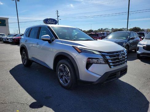 Used 2025 Nissan Rogue SV image 7