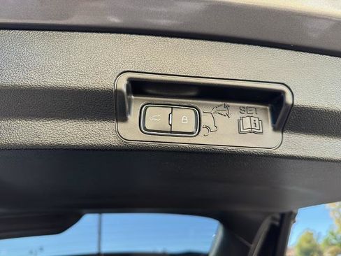 Certified 2023 Ford Explorer XLT RWD image 24