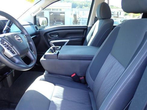 Used 2024 Nissan Titan SV image 15