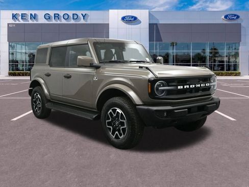 New 2026 Ford Bronco Outer Banks AWD/4WD image 1