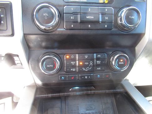 Used 2020 Ford F350 Lariat w/ Lariat Ultimate Package image 16