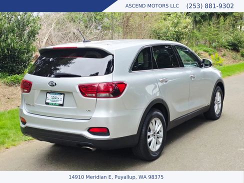 Used 2019 Kia Sorento LX image 5