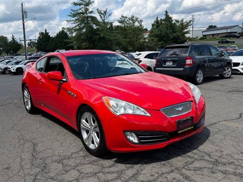 Used 2010 Hyundai Genesis 3.8 RWD image 3