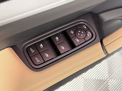 Used 2026 Porsche Cayenne image 13