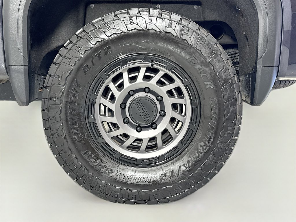 Used 2024 GMC Sierra 2500 Denali Ultimate AWD/4WD image 11