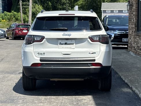 Used 2022 Jeep Compass Latitude w/ Sun and Sound Group AWD/4WD image 3