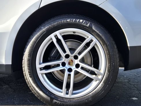 Used 2021 Porsche Macan image 7