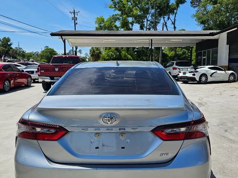 Used 2022 Toyota Camry SE image 6