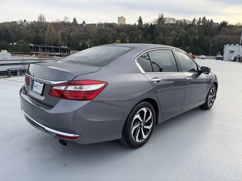Certified 2017 Honda Accord EX-L image 9