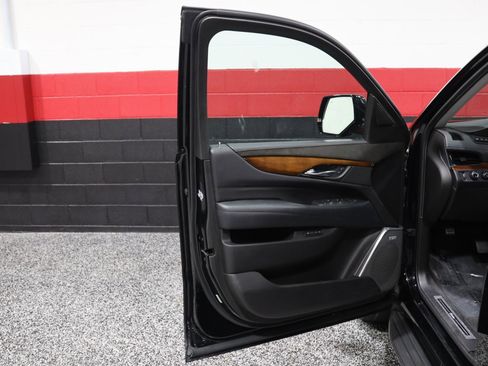 Used 2016 Cadillac Escalade ESV Luxury image 36