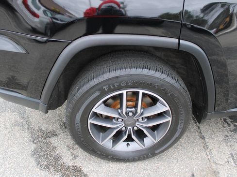 Used 2019 Jeep Grand Cherokee Limited AWD/4WD image 11